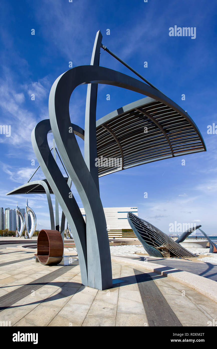 Rchitectural sculptures à Yantai Gold Coast, un paysage unique de 10 km de long voyage qui allie nature, de la vie urbaine et les loisirs. Banque D'Images