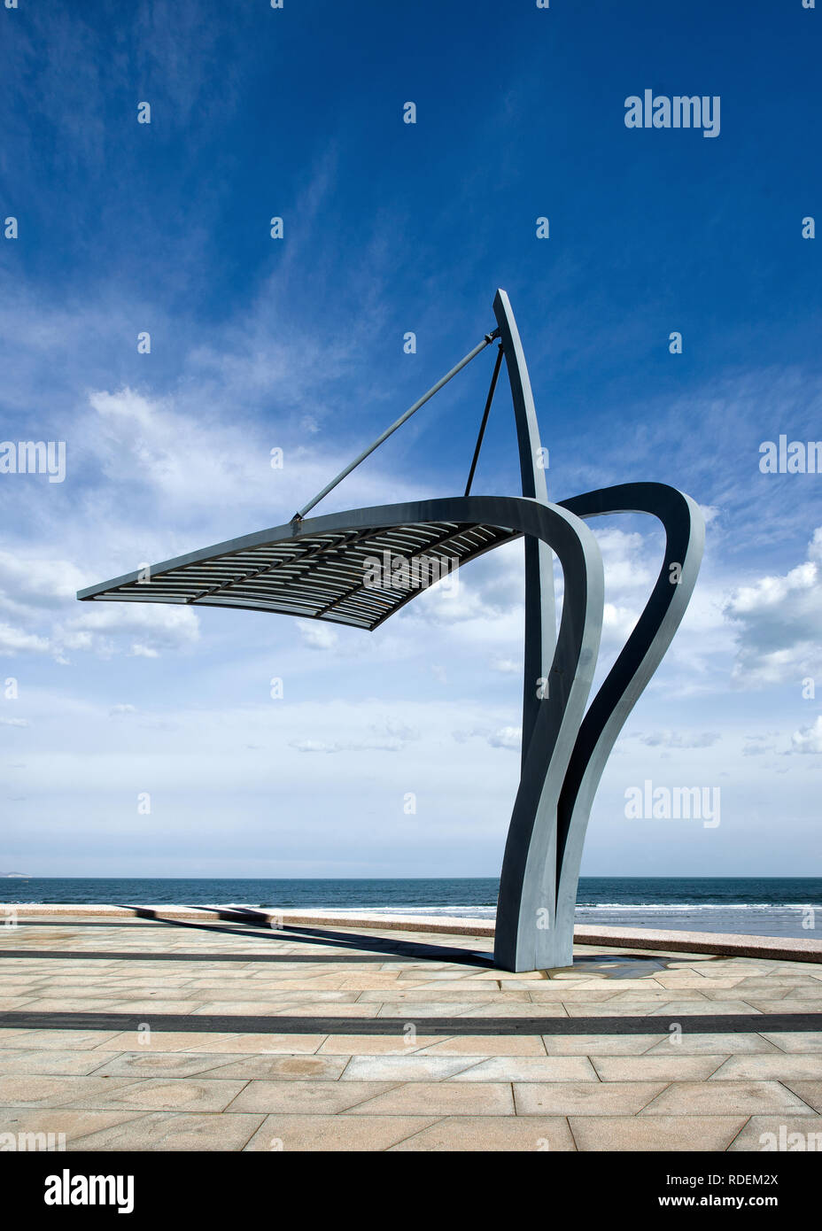 Sculptures architecturales à Yantai Gold Coast, un paysage unique de 10 km de long voyage qui allie nature, de la vie urbaine et les loisirs. Banque D'Images