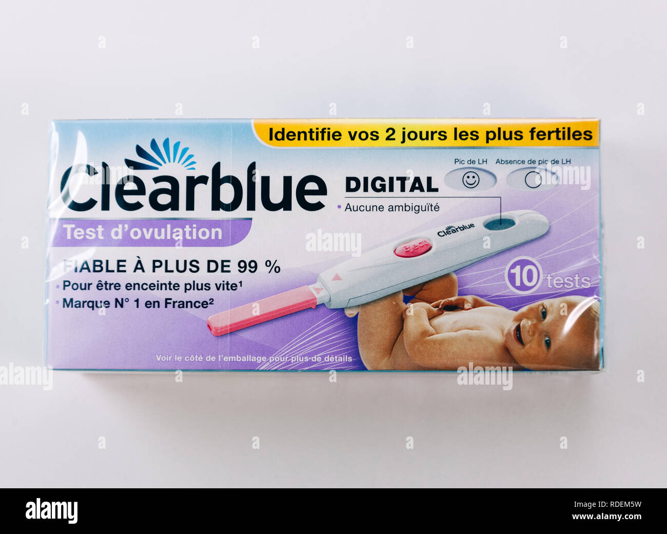 Paris, France - Apr 21, 2016 : test d'ovulation Clearblue fort fabriqué par  SPD Swiss Precision Diagnostics GmbH Photo Stock - Alamy