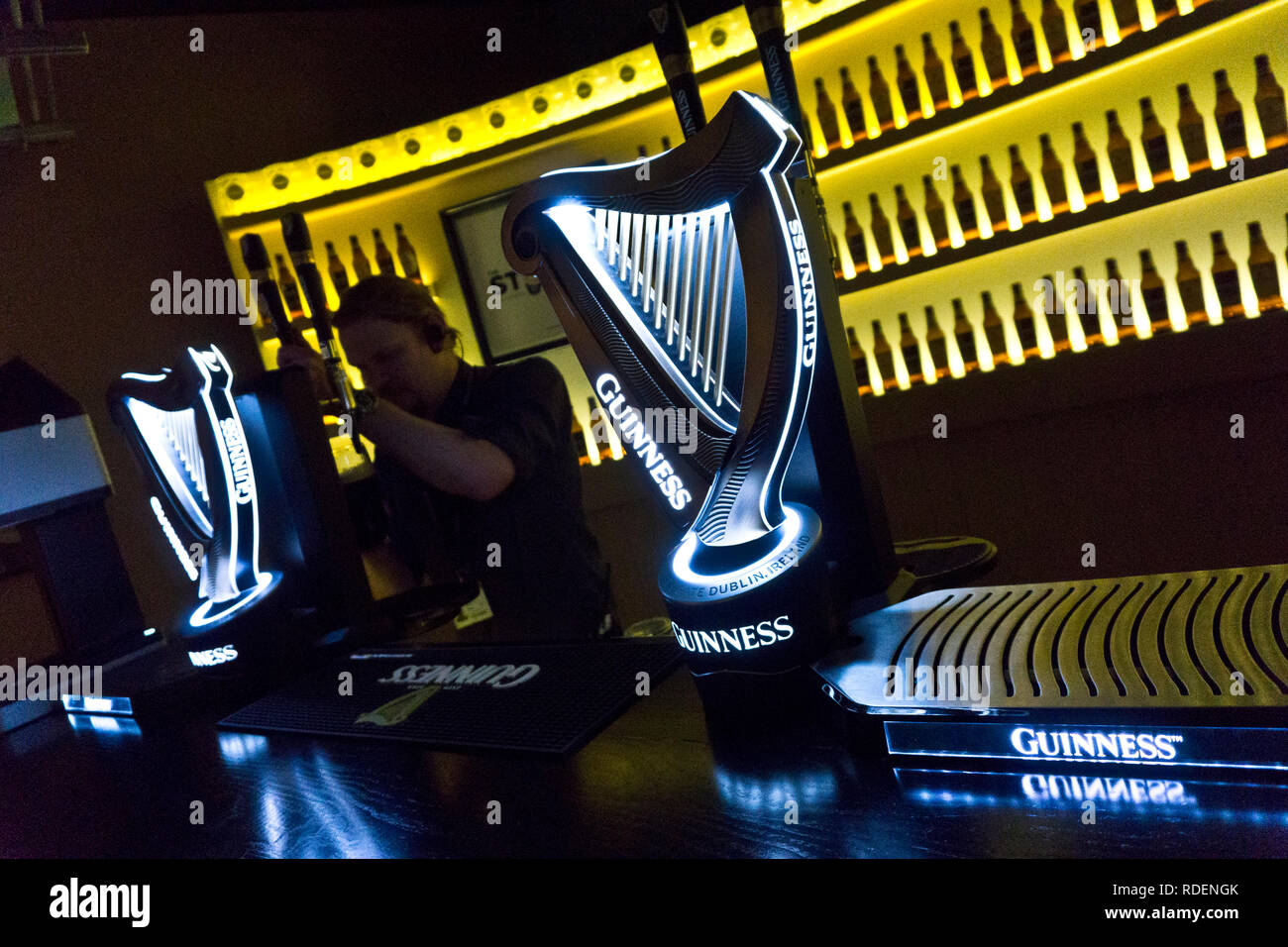 Un bar à l'intérieur de la brasserie Guinness Storehouse à Dublin, Irlande, 15 Jan 2019. Banque D'Images