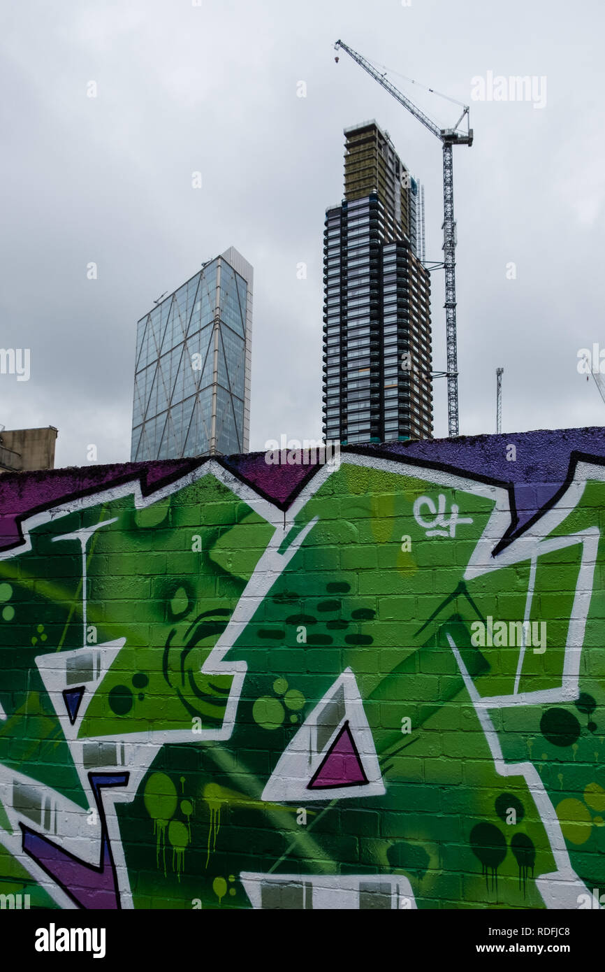 London Graffiti Contrairement aux grands bâtiments Banque D'Images