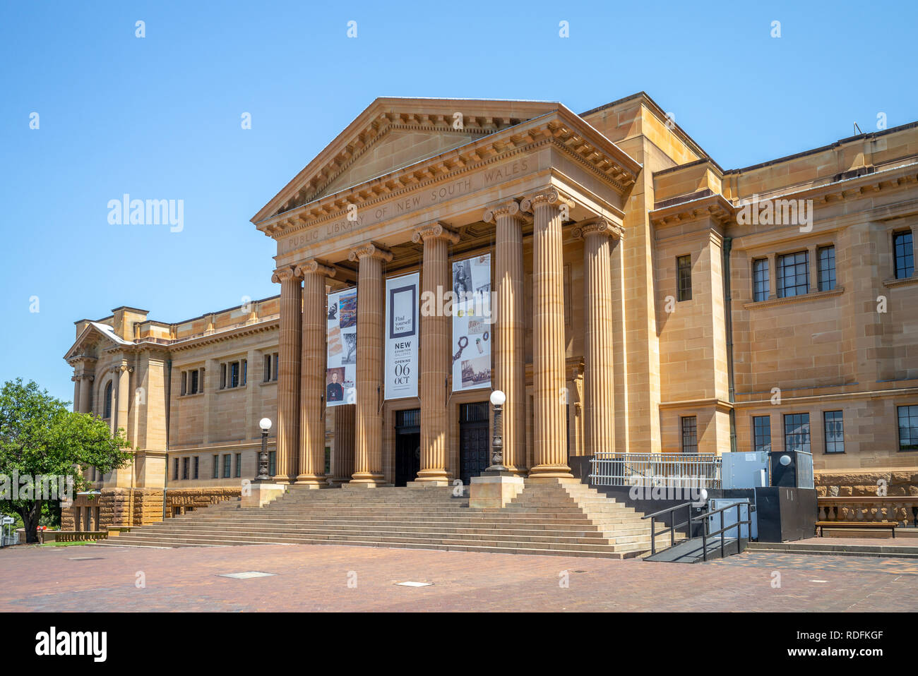 Sydney, Australie - 8 janvier, 2019 : façade de la bibliothèque publique de la Nouvelle Galles du sud, un site classé au patrimoine mondial de grandes collections spéciales, de référence et de recherche Banque D'Images