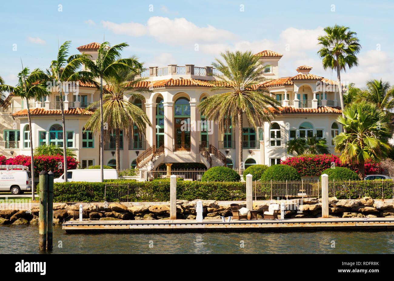 Maisons de prestige le long de New River, Fort Lauderdale, Floride Banque D'Images