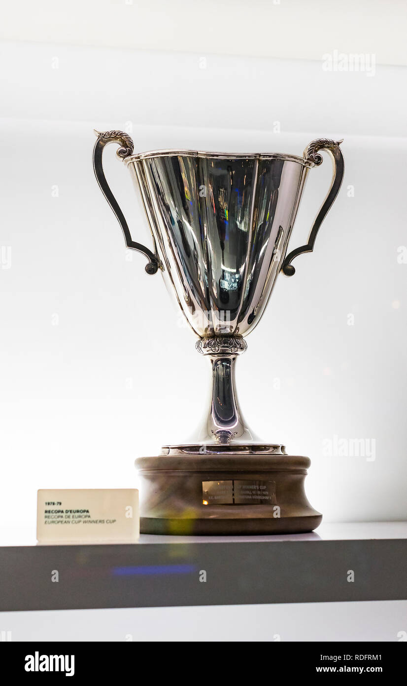 Barcelone, Espagne - 12 janvier 2018 : Le musée de trophées des coupelles et des bourses de l'équipe de FC Barcelone dans le Camp Nou. Banque D'Images