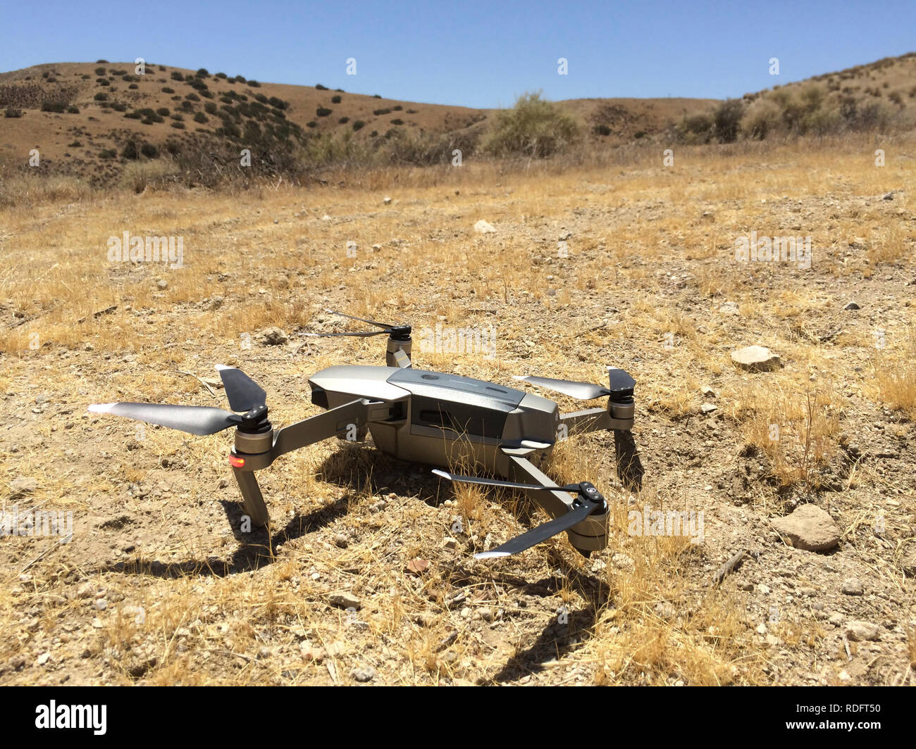Drone DJI Mavic pro posé sur sol ( caméra drone ) - USA Banque D'Images