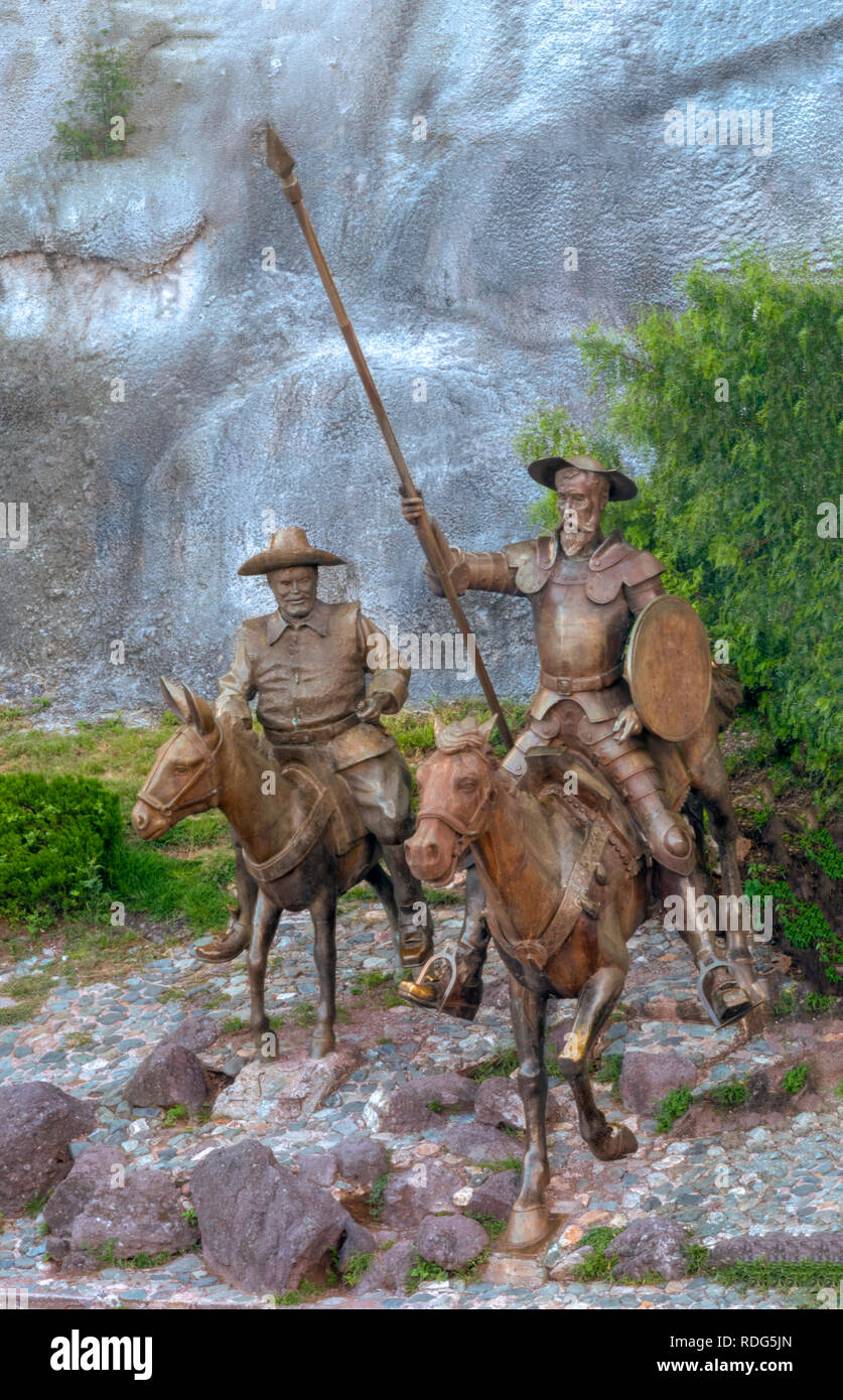 Guanajuato, Guanajuato - Mexique - 10/20/2028 : Don Quichotte Sancho Panza des statues dans la Plaza Allende près de Théâtre Cervantes.. C'est l'un des plus populaires Banque D'Images