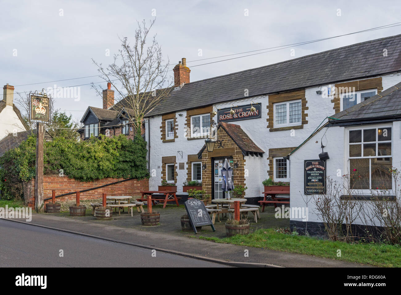 The Rose and Crown un village pub à Hartwell, Northamptonshire, Angleterre Banque D'Images