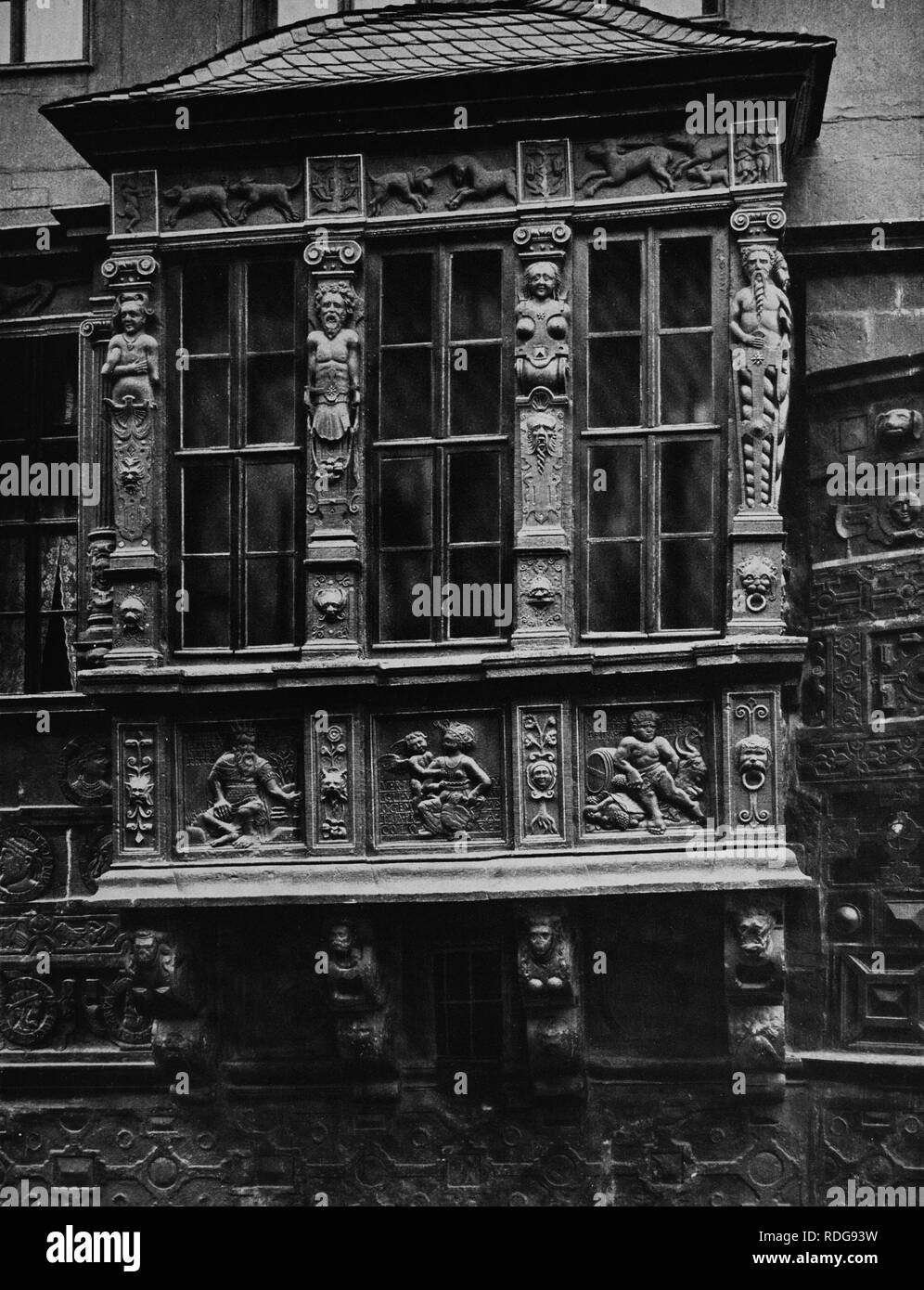 Fenêtre en baie au Kaiserhaus maison à Hildesheim, Basse-Saxe, photo historique vers 1899 Banque D'Images