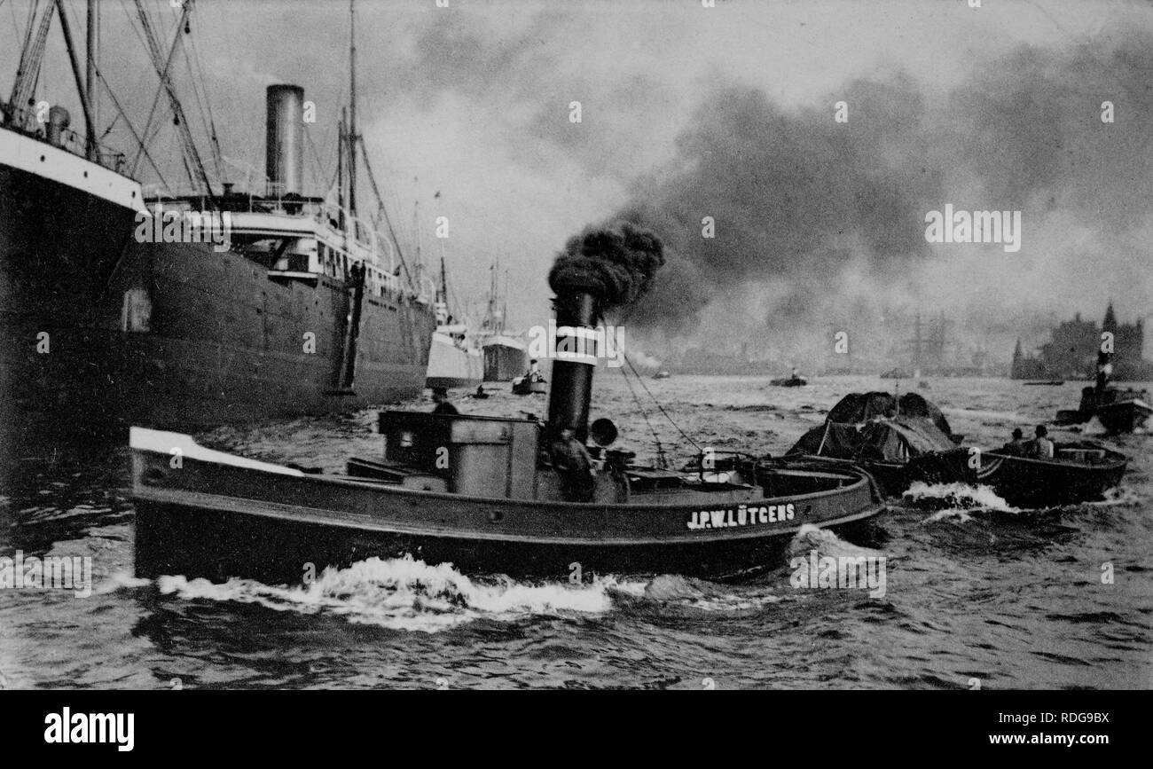 Bateau remorqueur dans le port de Hambourg, à partir de photos historiques vers 1899 Banque D'Images