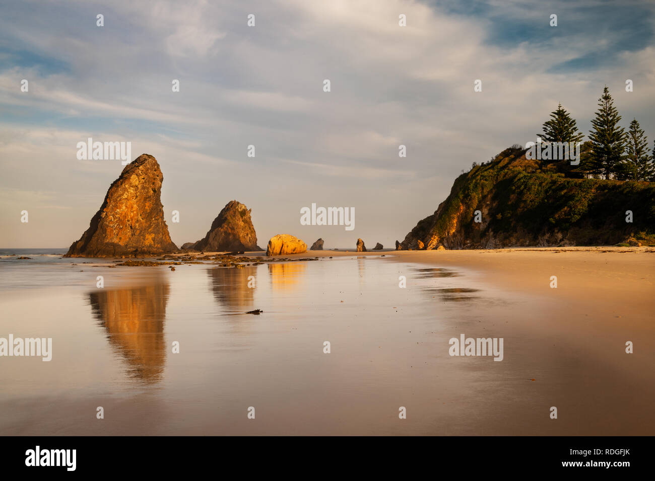 Célèbre dans les roches sous serre lumière du soir. Banque D'Images