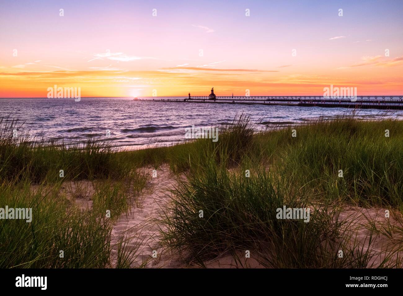 Le lac Michigan Phare Coucher du Soleil Banque D'Images