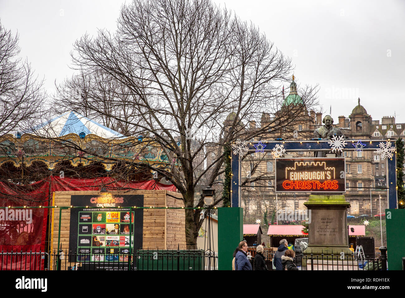 Marché de Noël d'Édimbourg et d'échoppes, le centre-ville d'Édimbourg, Écosse, Royaume-Uni Banque D'Images