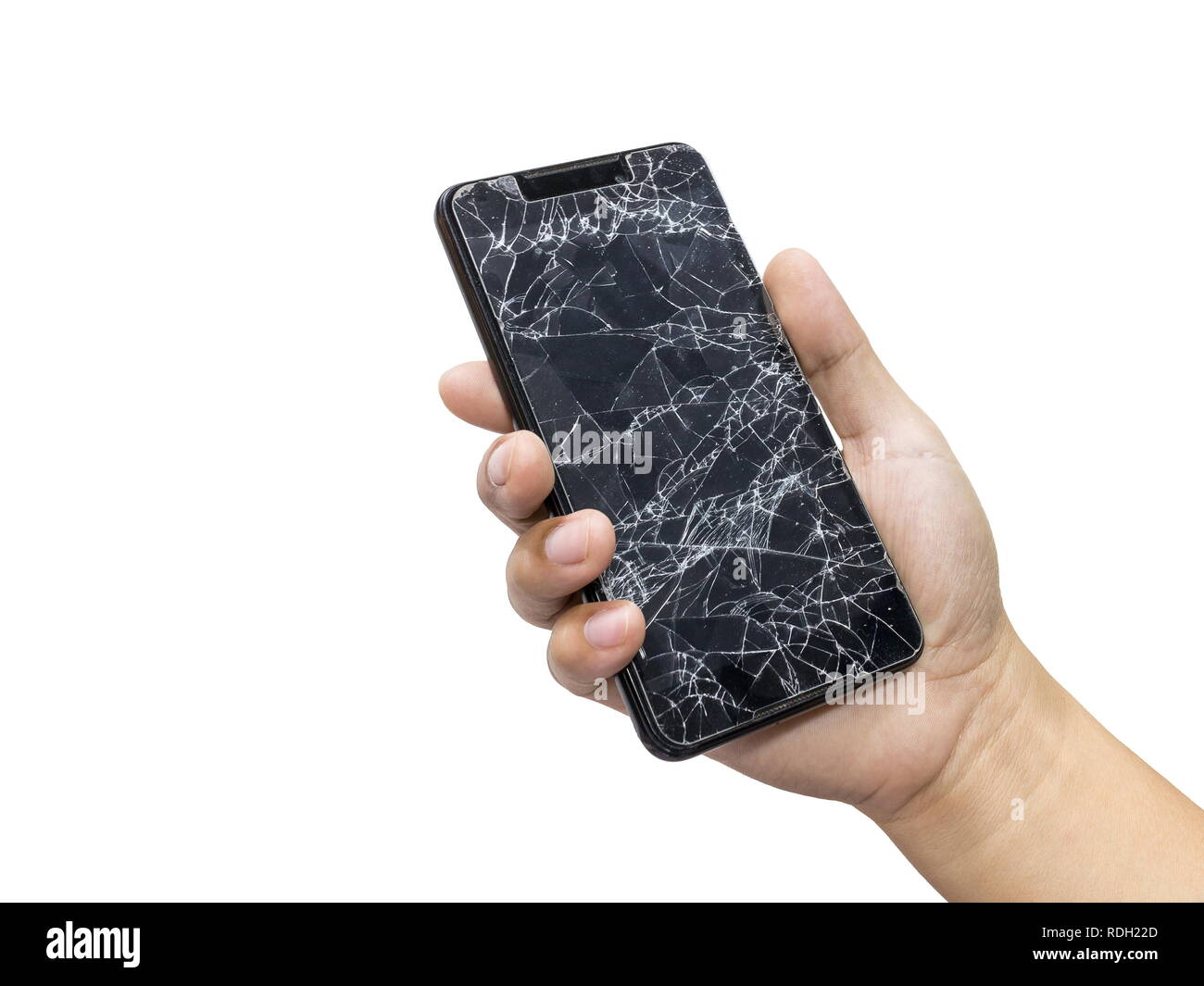 Homme tenant un téléphone portable noir et l'écran broken isolé sur un fond blanc. Banque D'Images