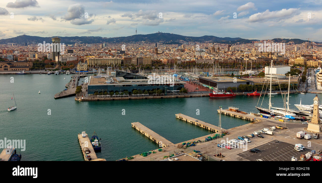 Vue aérienne de la ville illuminée de Barcelone, Espagne Banque D'Images