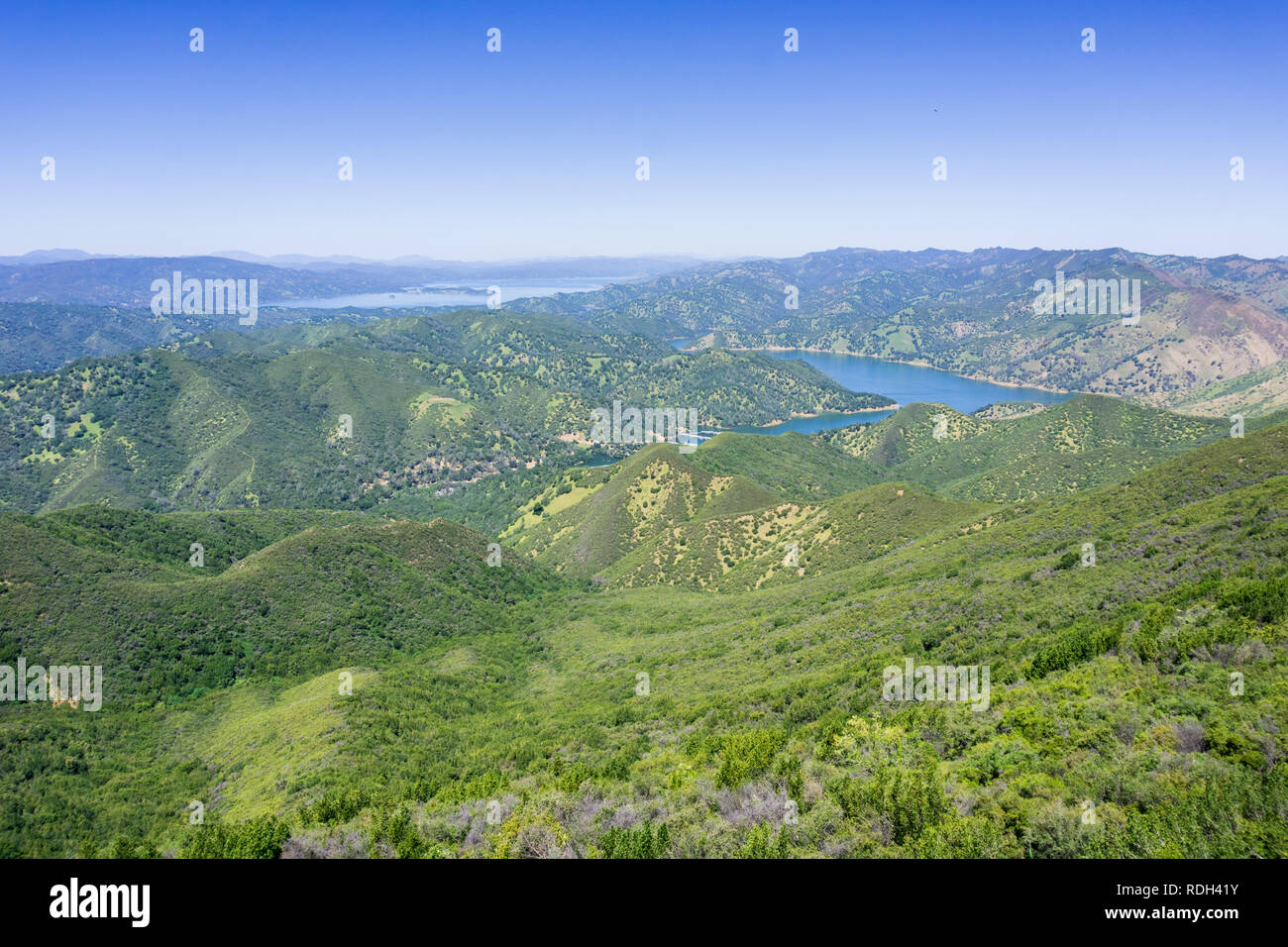 Vue aérienne des verdoyantes collines dans le sud de l'In Berryessa lake, Stebbins Cold Canyon, Napa Valley, Californie Banque D'Images