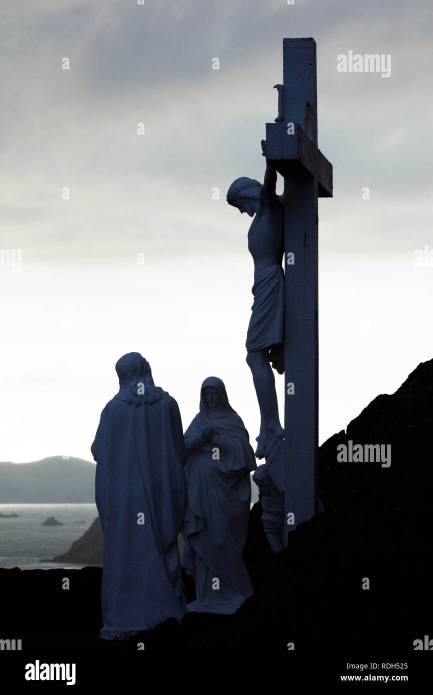 Croix et statues, Slea Head, péninsule de Dingle, Irlande, Europe Banque D'Images