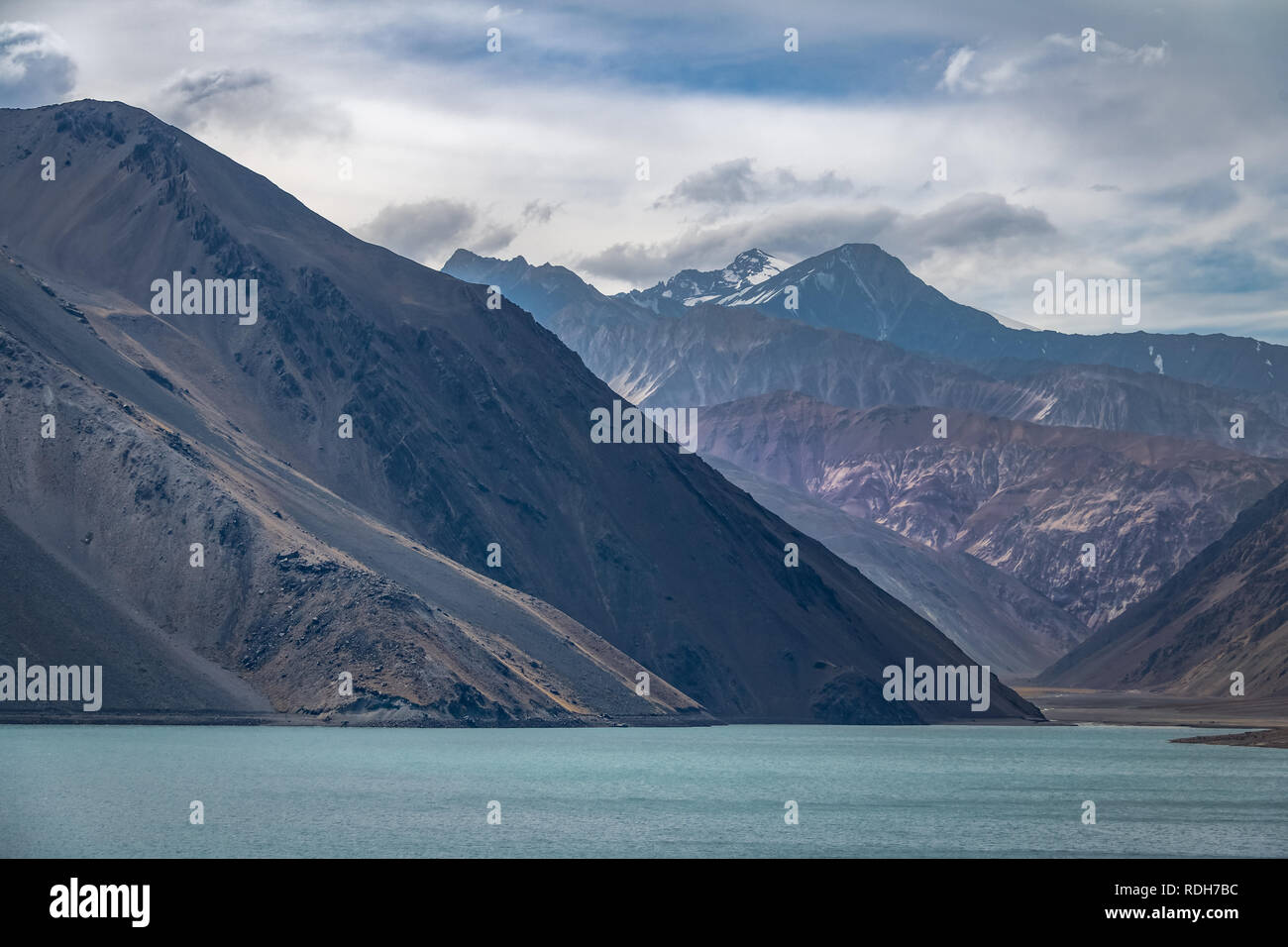 Embalse el Yeso barrage au cajón del Maipo - Chili Banque D'Images