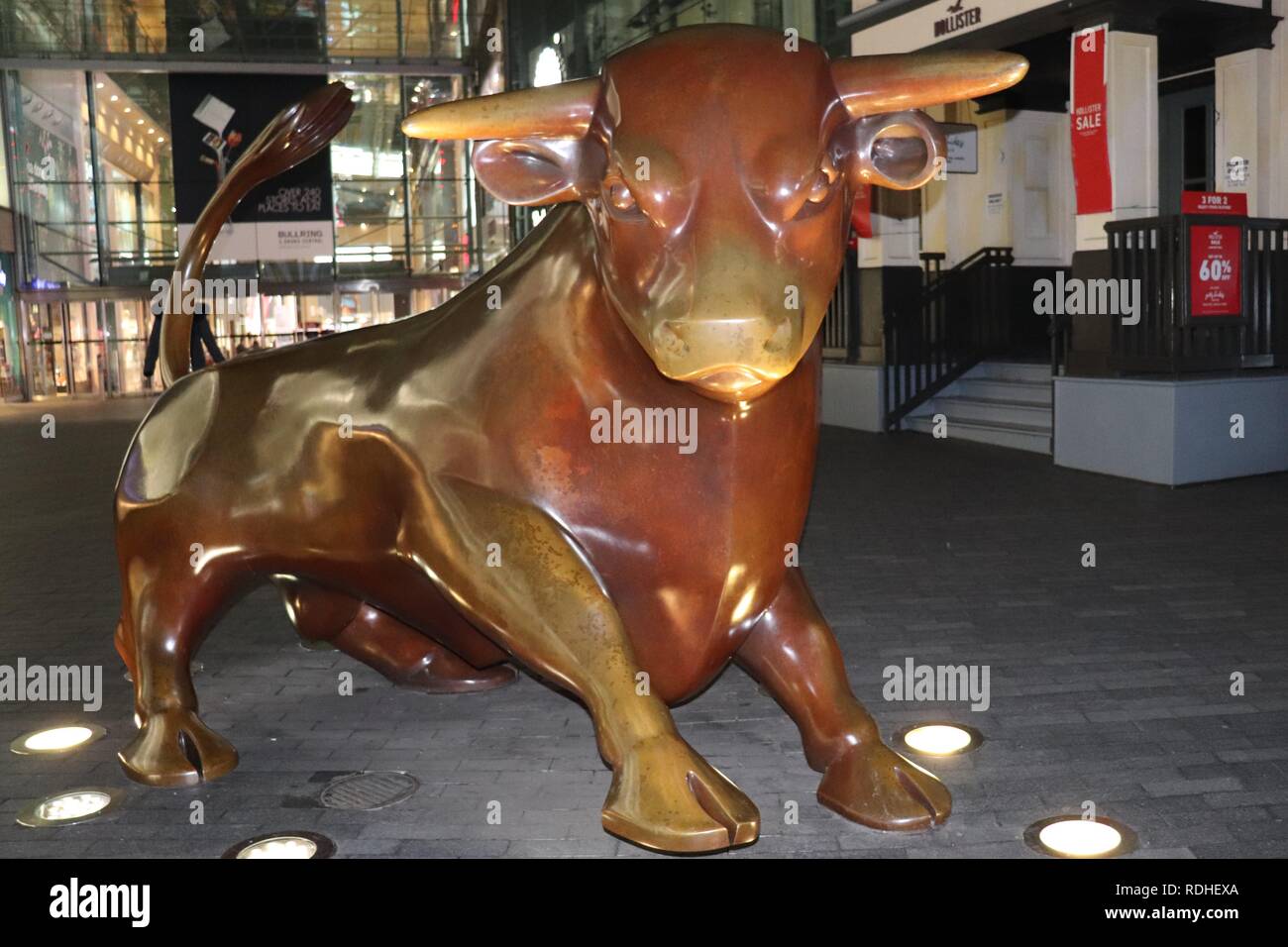 Le Birmingham Bullring Bull Bronze Banque D'Images