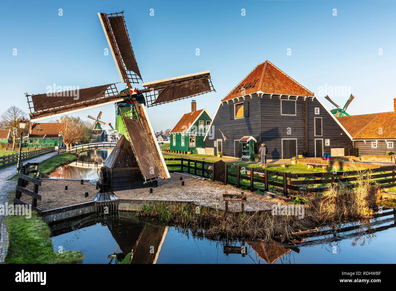 Pays-bas, Zaanse près de Zaandam, attraction touristique en plein air avec des moulins et maisons, principalement à partir de la 17e et 18e siècle. Banque D'Images