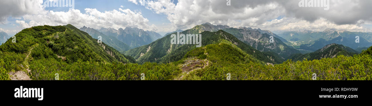 Des pics de montagnes pittoresques Dolomites italienne dans les Alpes. Banque D'Images