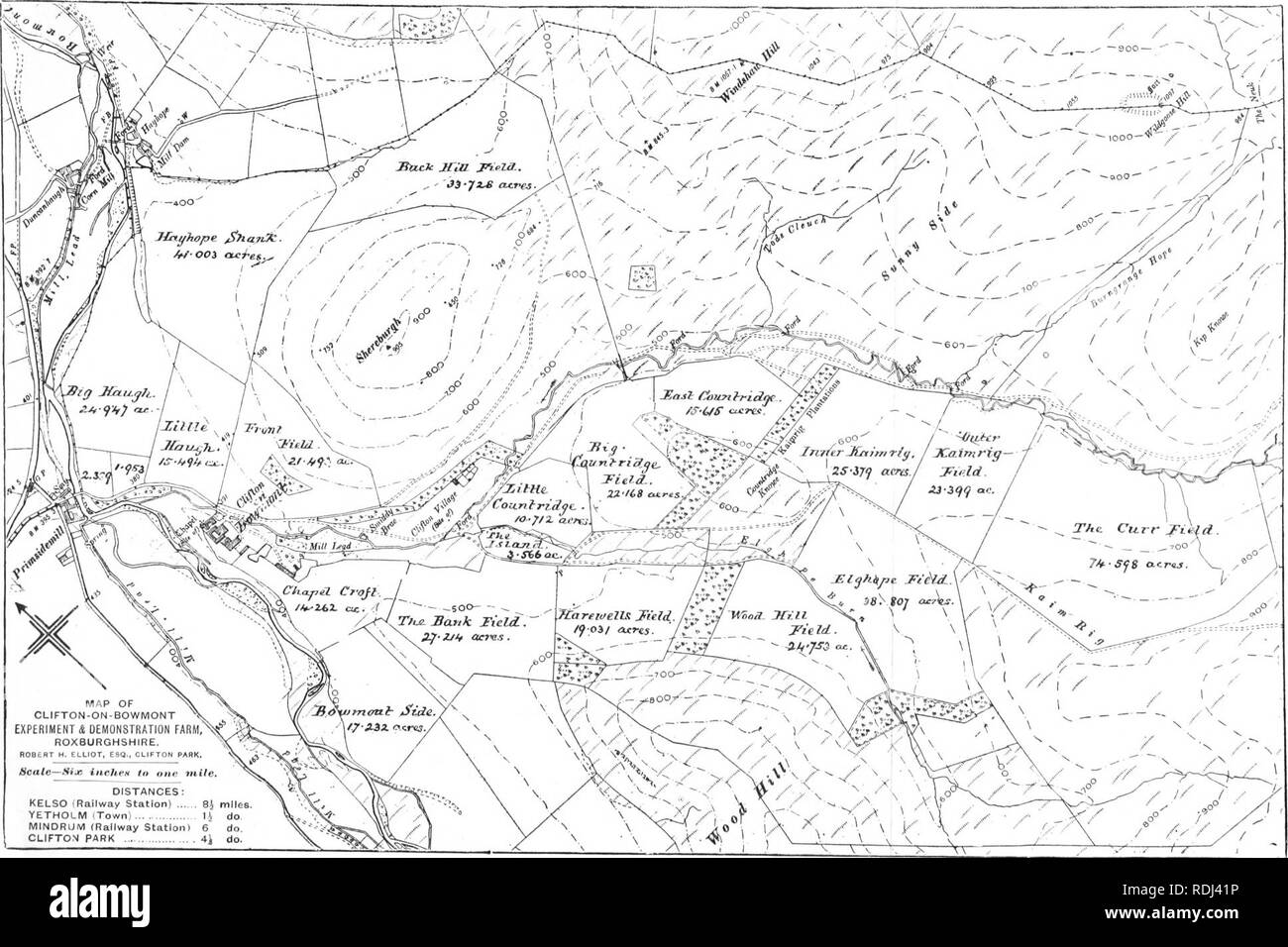 . Le système de culture de Clifton Park et fixant des terres à l'herbe. Un guide pour les locateurs, les locataires, et les législateurs. Les herbes, les plantes fourragères, de l'Agriculture, de l'agriculture durable. Plan de Clifton-SUR-EXPÉRIENCE BOWMONT &AMP ; ferme de démonstration, le ROXBURGHSHIRE. ROBERT H. ELLIOT, Esq., CLIFTON Park, à l'échelle de six pouces à un mille. DISTANCES : KELSO (Gare) 8J miles at YETHOLM (Ville) IJ n. MINDRUM (Gare) 6 n'CLIFTON PARK 4J n.. Veuillez noter que ces images sont extraites de la page numérisée des images qui peuvent avoir été retouchées numériquement pour plus de lisibilité - et l'aspect de coloration Banque D'Images