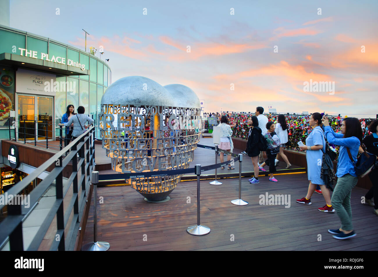 Séoul, Corée du Sud - JUN 13, 2017 : l'amour des serrures à la Tour N de Séoul, namsan mountain. La Corée du Sud. Banque D'Images