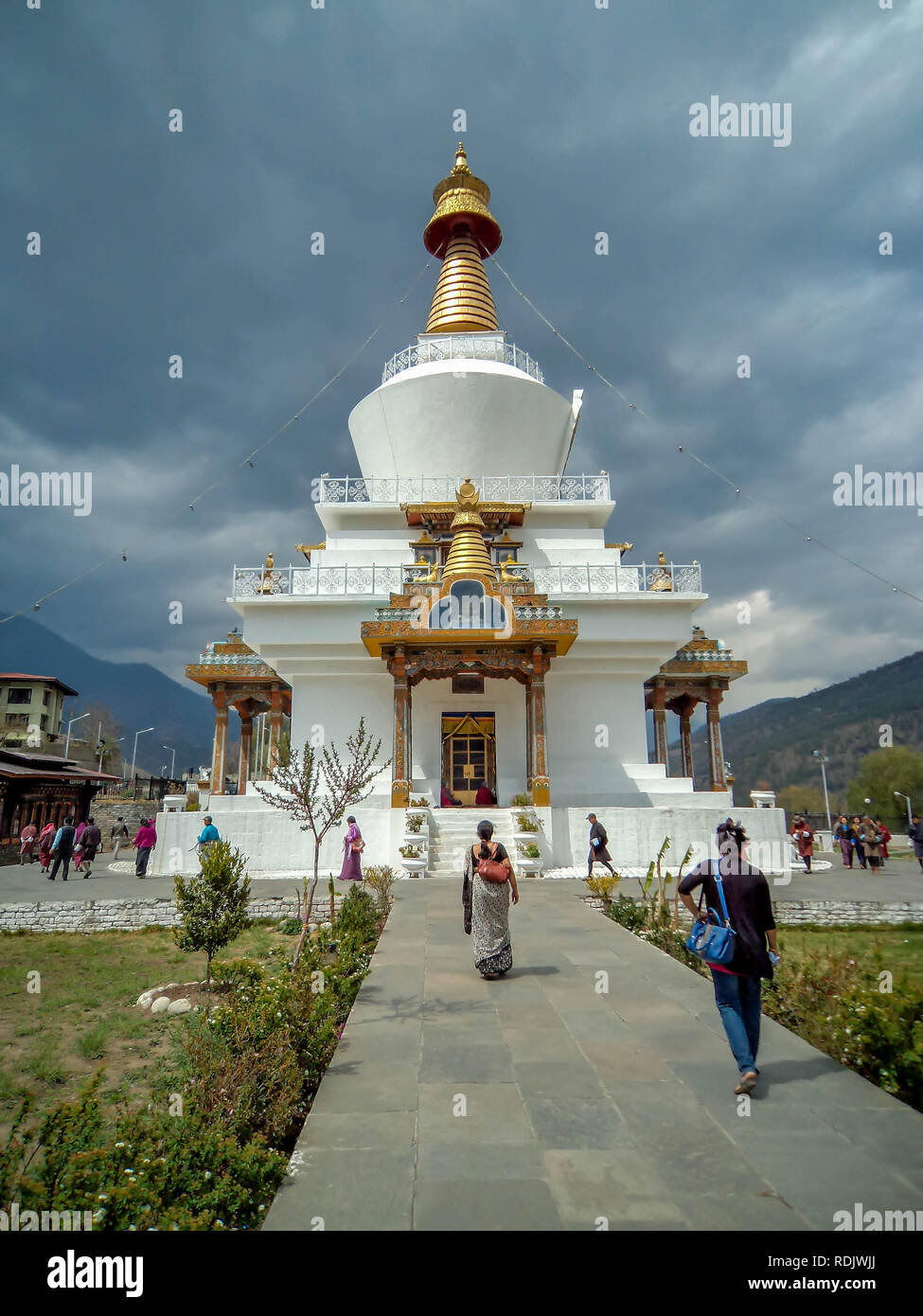 Tashicho Dzong, Thimpu / Bhoutan - 17 mai 2013 : National Memorial Chorten, Thimphu, Bhoutan Banque D'Images