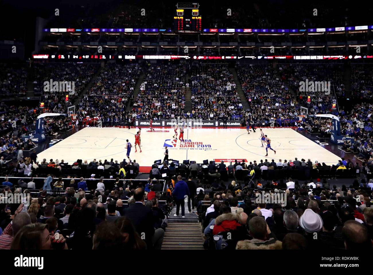 Vue générale de l'action au cours de la NBA 2019 Jeu de Londres à l'O2 Arena, London Banque D'Images