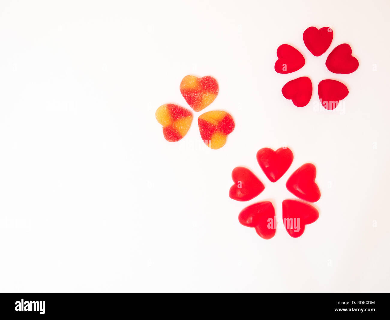 Le cœur de la St Valentin bonbons haricots dans un cercle, cercle coeur gummies Banque D'Images