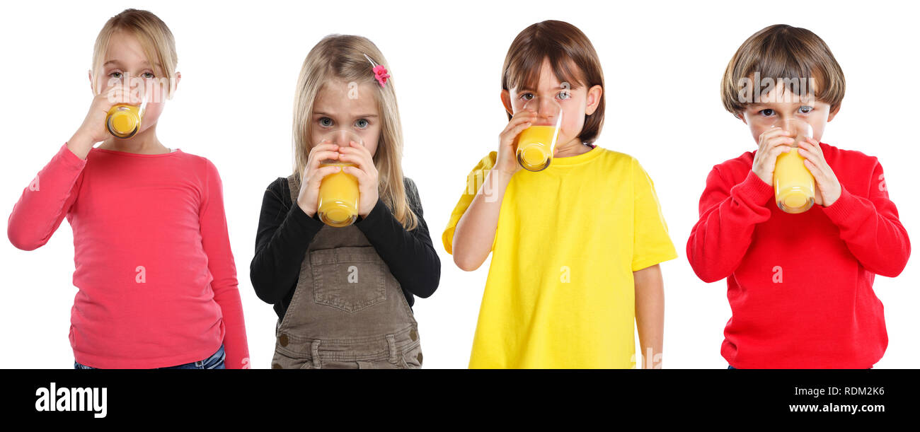 Groupe d'enfants fille garçon kids drinking orange juice la saine alimentation isolé sur fond blanc Banque D'Images