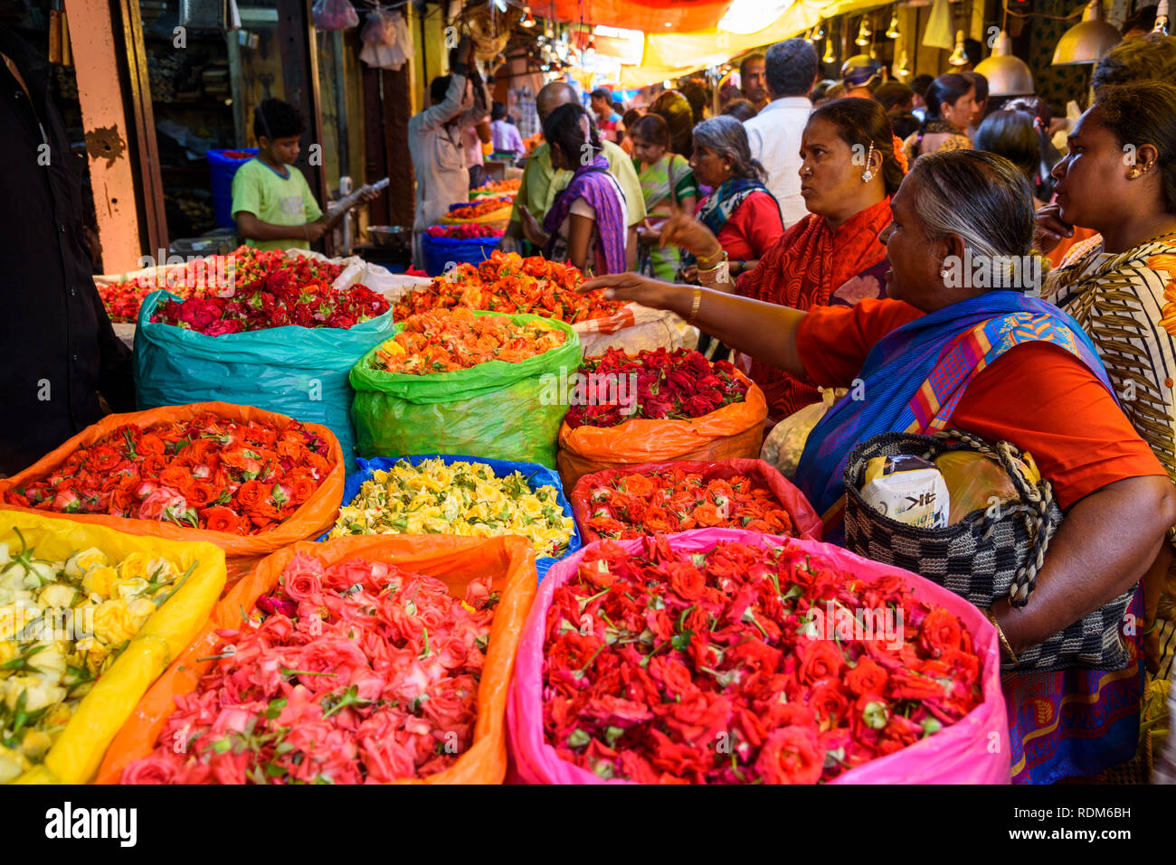 Marché aux fleurs, marché Devaraja, Mysore. Mysuru, Karnataka, Inde Banque D'Images