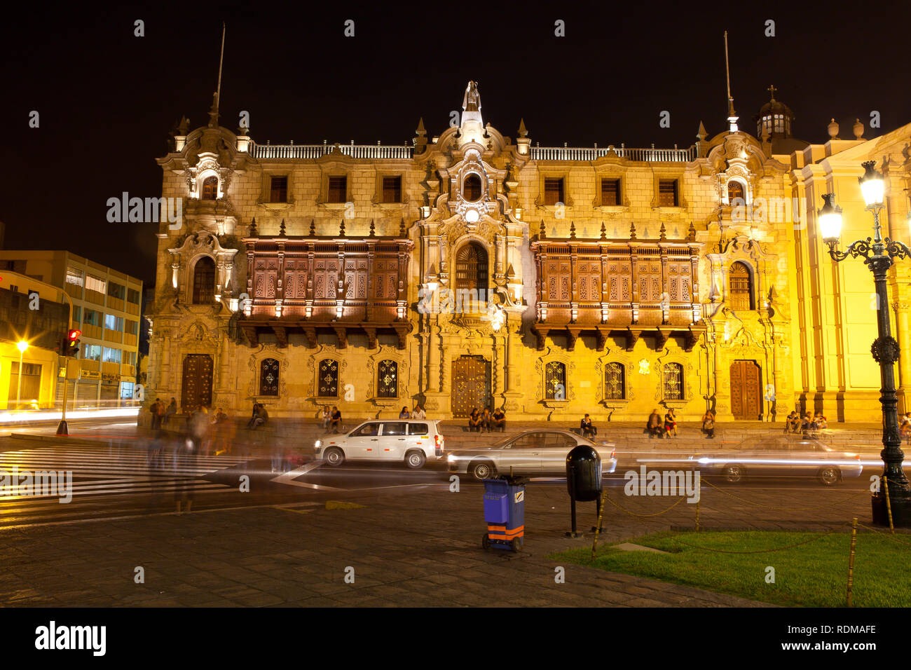 Vue de nuit sur les bâtiments autour de la Plaza de Armas de Lima, Pérou Banque D'Images
