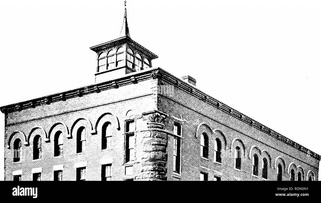 . Le cacao et le chocolat ; un bref historique de leur production et de leur utilisation. Cacao ; chocolat. La MAISON DE WALTER BAKER &AMP ; CO.,LTD. 55 de la cocoa ainsi traités. Cacao empesés est vraiment une mauvaise alimentation, et doit être évitée par tous ceux qui souhaitent obtenir le maximum de vitamines au coût le plus bas sous la forme de cacao pur. Cacao malté, tellement en vogue ces derniers temps, n'est qu'une mode, et n'a pas de valeur réelle sur la plaine de l'article. Le malt est ajouté car il contient un ferment appelé diastase ',' qui a le pouvoir de transformer l'amidon en sucre, et si le malt conservé ce pouvoir dans la tasse de cacao ses inclusi Banque D'Images