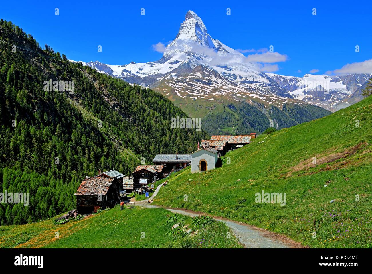 Hameau Findeln avec 4478m, le Cervin, Zermatt, Valais, Suisse Mattertal Banque D'Images