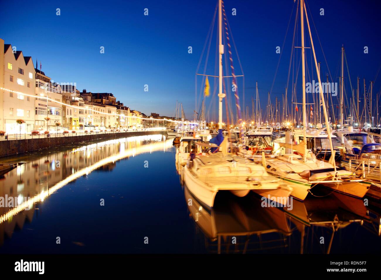 Voiliers du port de plaisance, port principal, St Peter Port, Guernsey, Channel Islands, Europe Banque D'Images