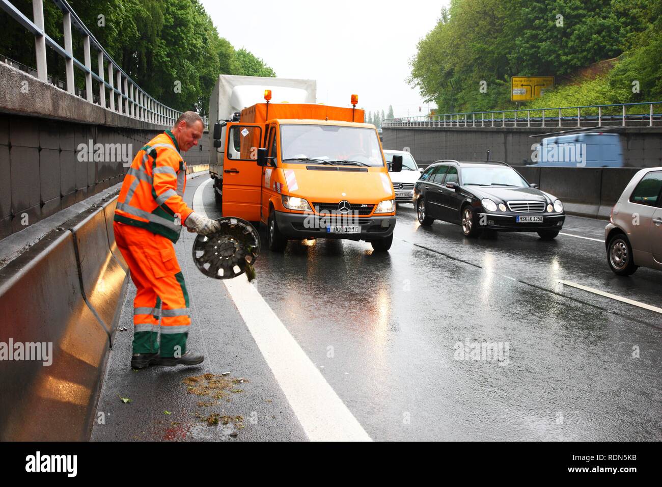 Les employés de l'entretien des routes de Dortmund sur la patrouille routière, NRW, ministère des Transports, autoroute A40 ou Ruhrschnellweg Banque D'Images