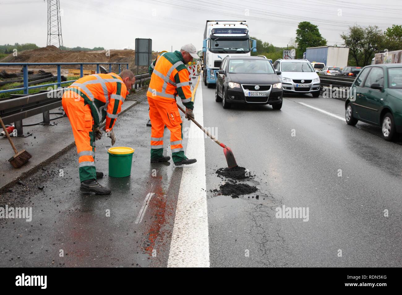 Les employés de l'entretien des routes de Dortmund sur la patrouille routière, NRW, ministère des Transports, autoroute A40 ou Ruhrschnellweg Banque D'Images