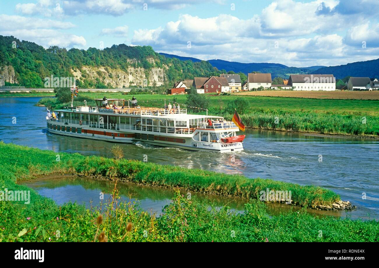Bateau à passagers sur la rivière Weser, Weserbergland, Weser Uplands, Basse-Saxe Banque D'Images