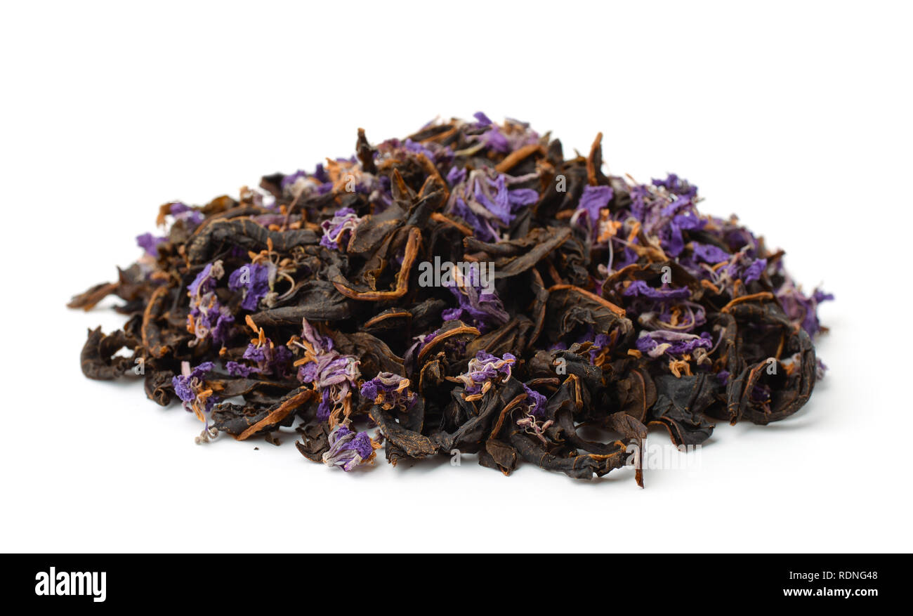 Pile de tisane fermentée secs isolated on white Banque D'Images