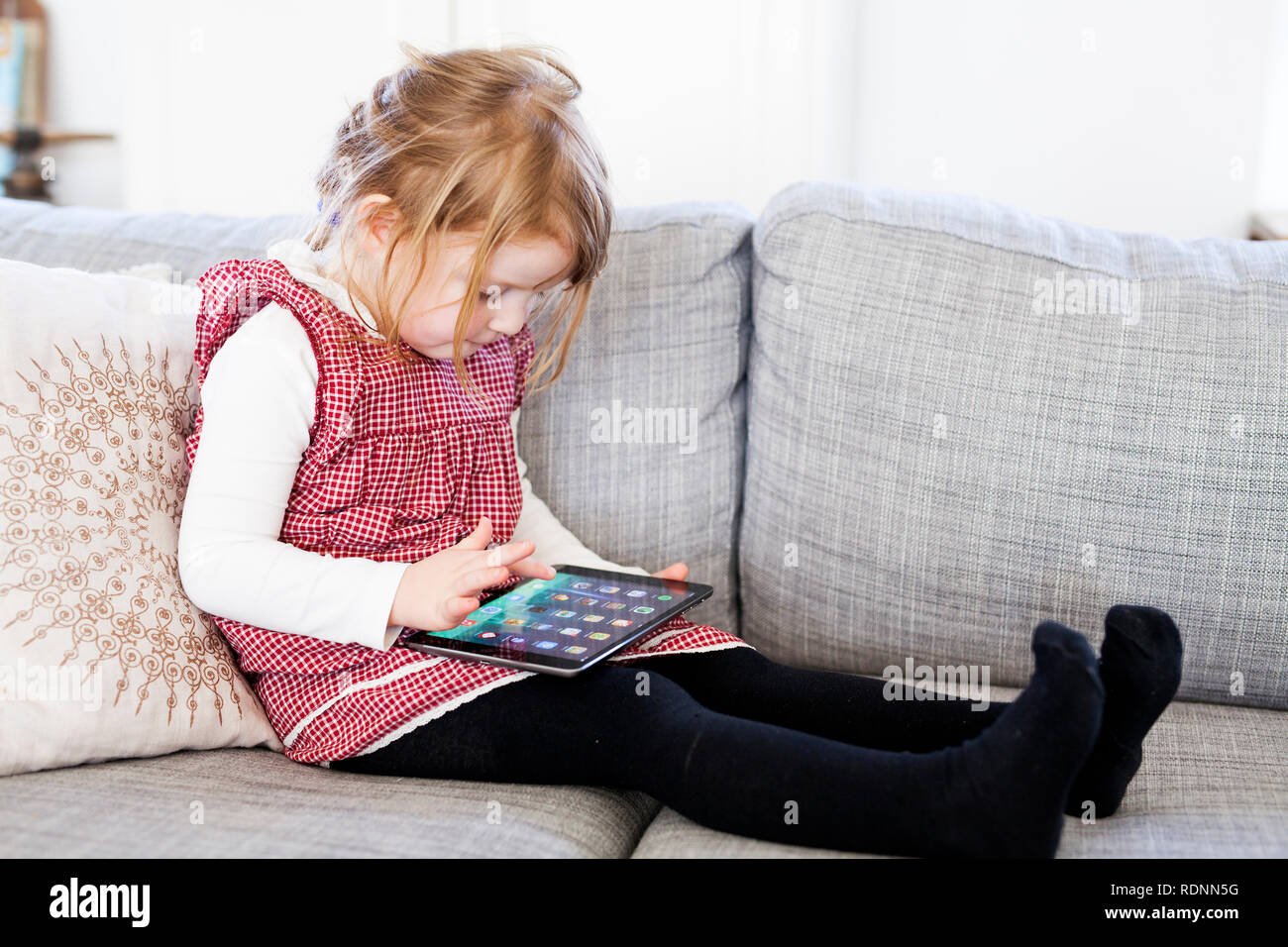 Fille avec une tablette Banque D'Images
