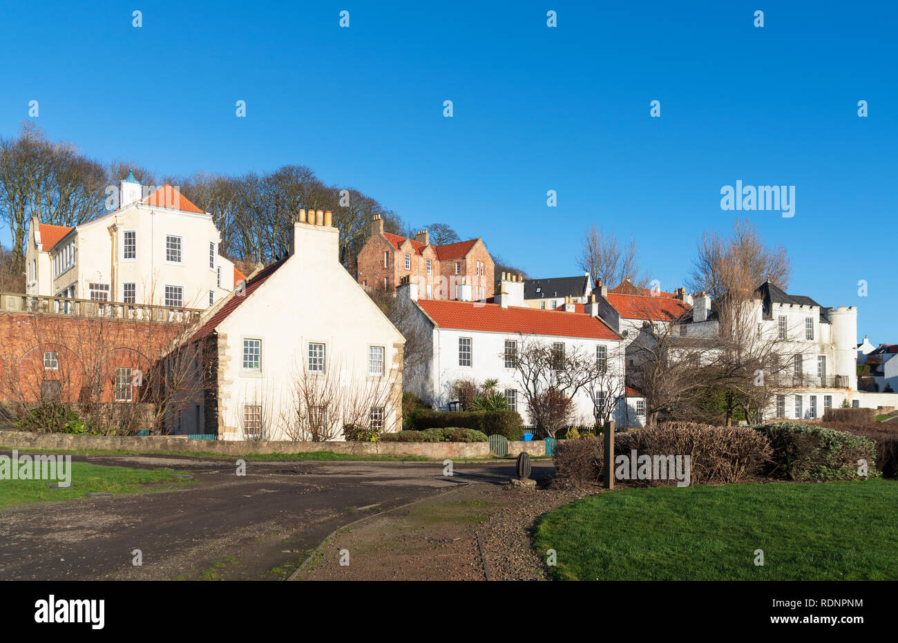 Vue sur la vieille ville historique de bâtiments d'origine dans l'ouest de Wemyss Fife en Écosse , Royaume-Uni Banque D'Images