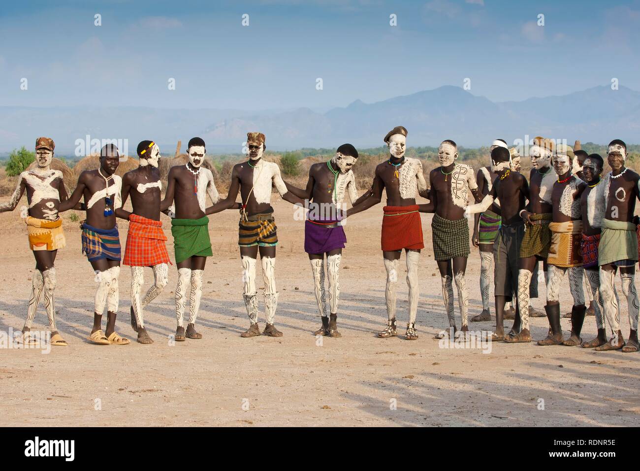 Les Nyangatom, Bumi, cérémonie danse tribale de la vallée de la rivière Omo, Ethiopie, Afrique, Banque D'Images