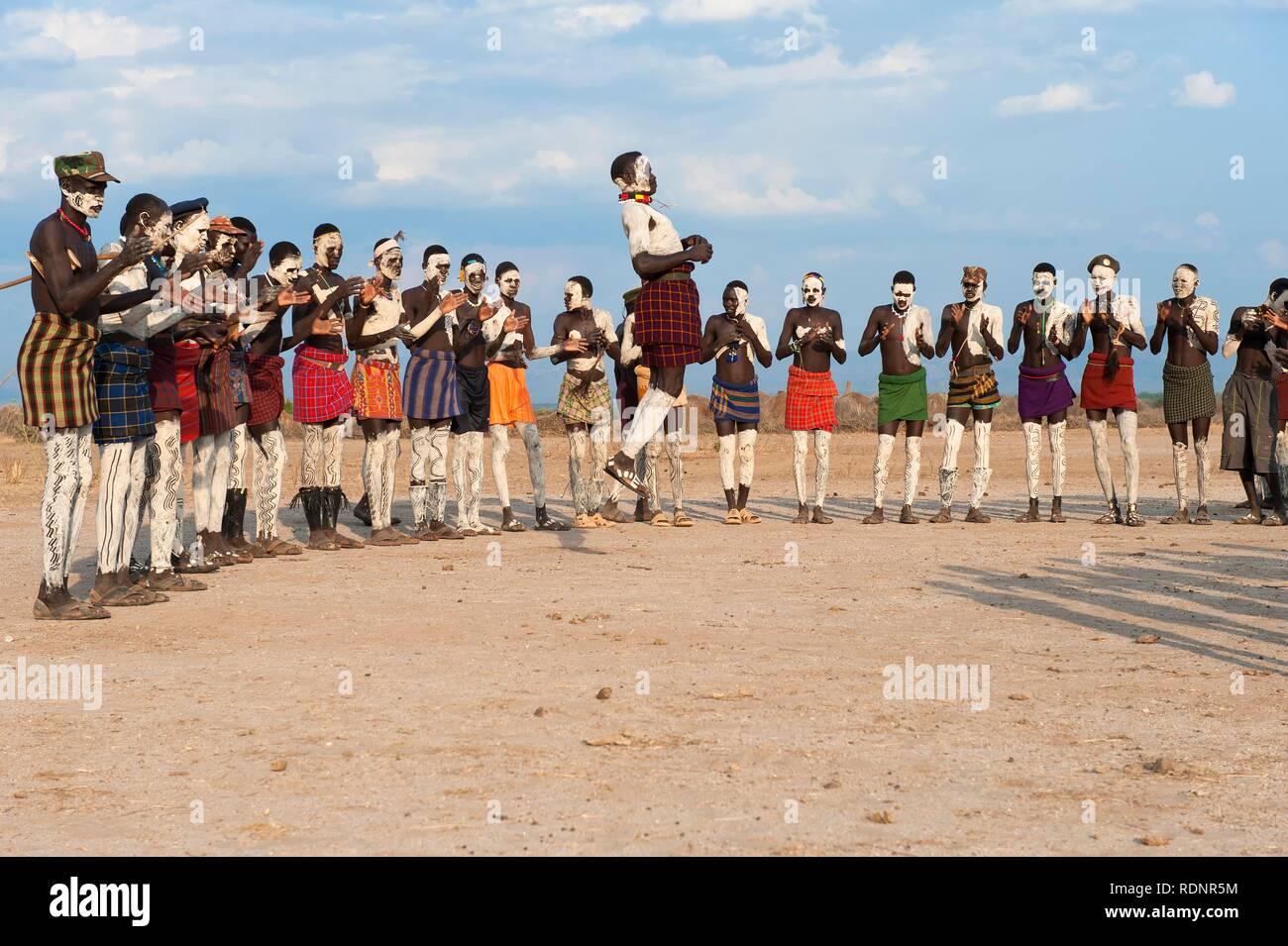 Les Nyangatom, Bumi, cérémonie danse tribale de la vallée de la rivière Omo, Ethiopie, Afrique, Banque D'Images