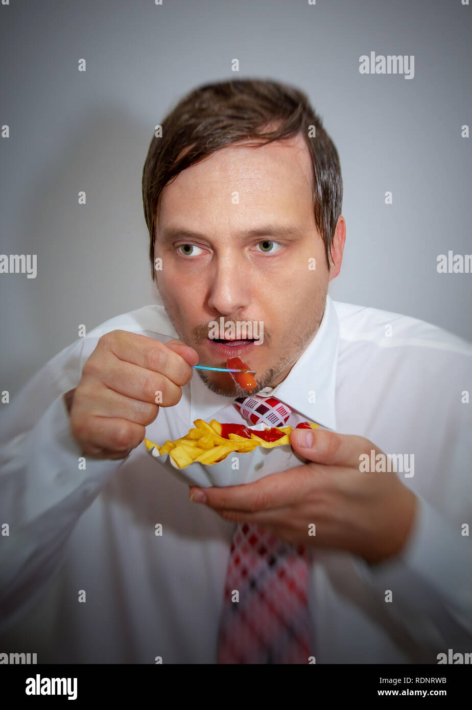 Man eating fast food Banque D'Images
