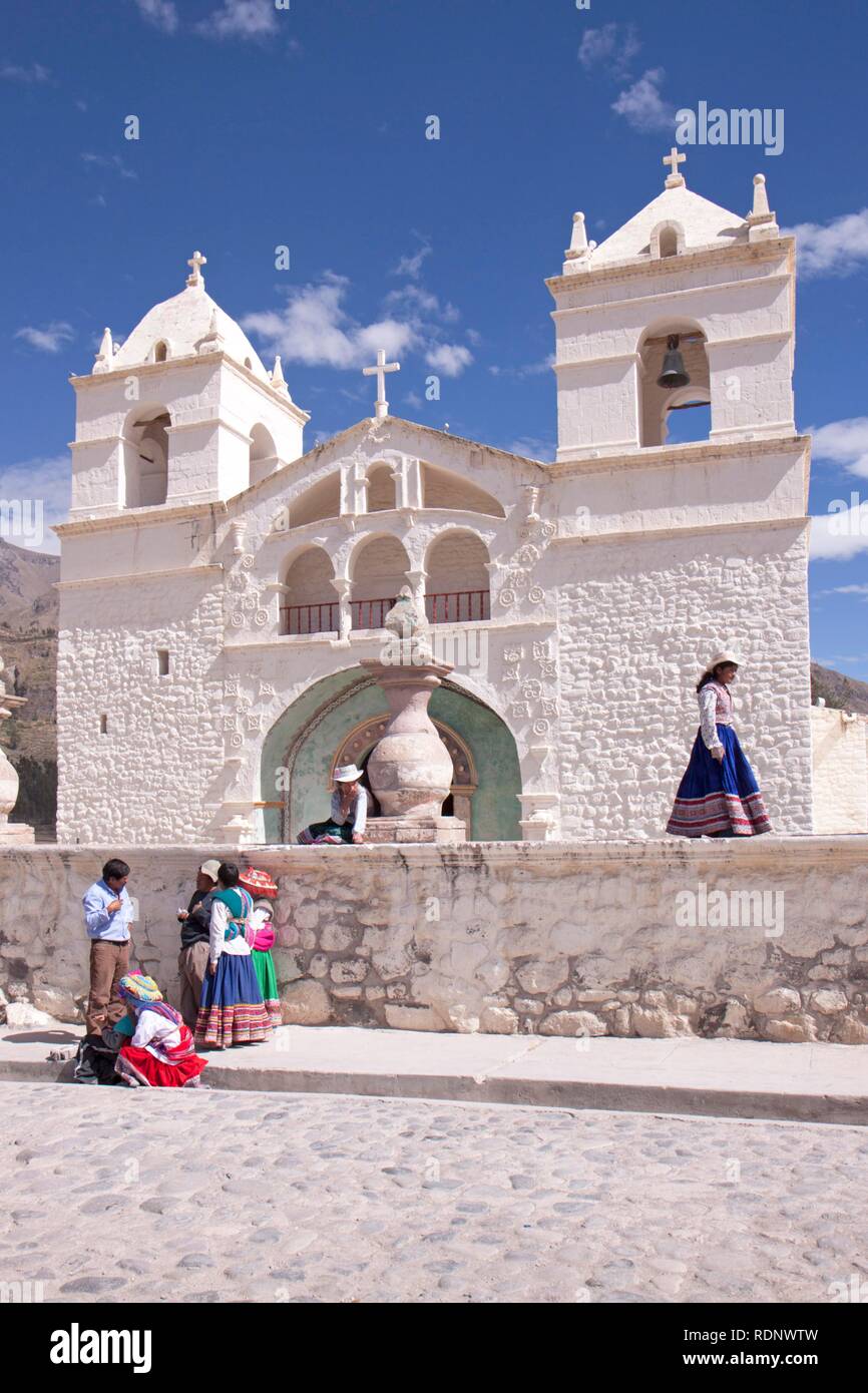 Église à la maca, près de Canyon de Colca, Pérou, Amérique du Sud Banque D'Images