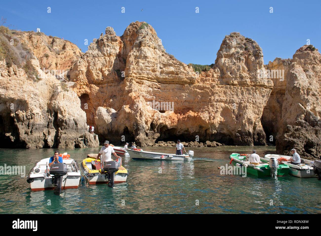 Voyage en bateau vers les falaises, Ponta de Piedade, Lagos, Algarve, Portugal, Europe Banque D'Images