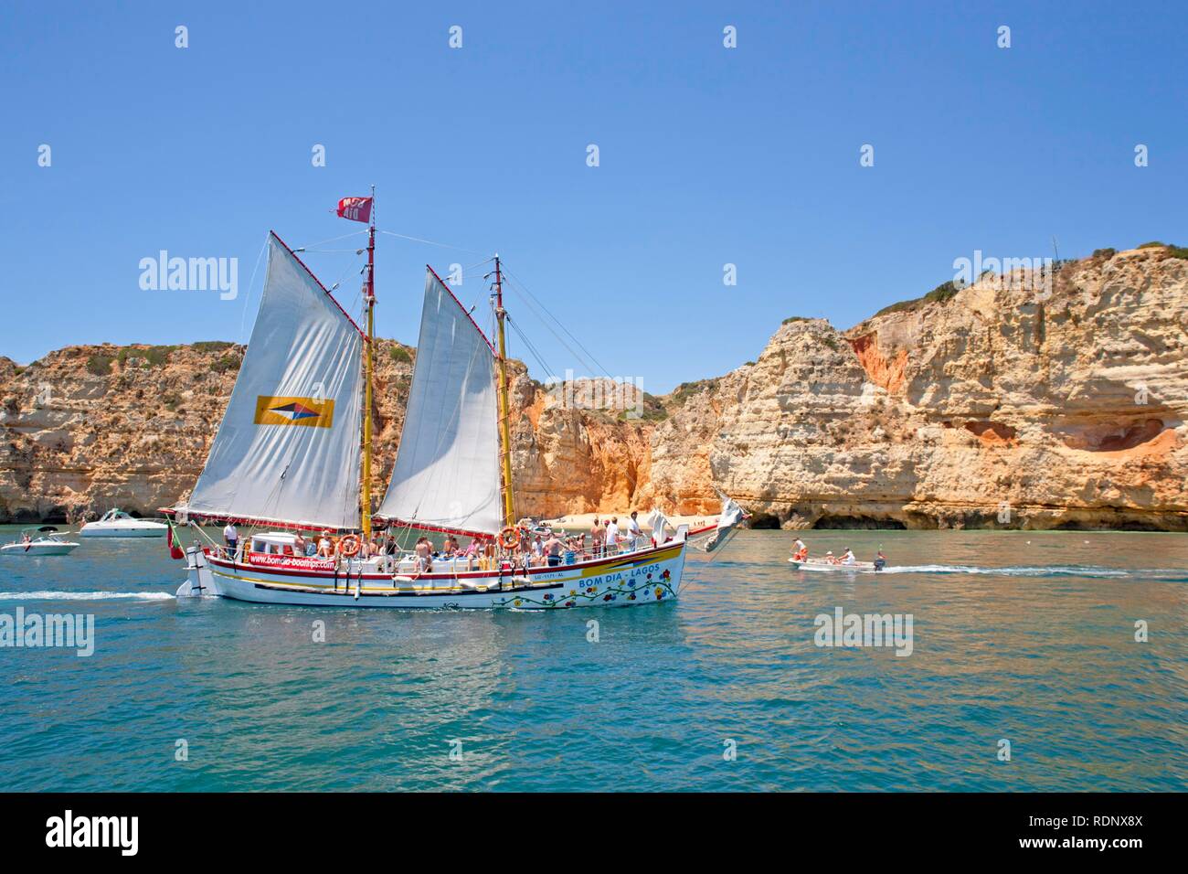 Voyage en bateau vers les falaises, Ponta de Piedade, Lagos, Algarve, Portugal, Europe Banque D'Images