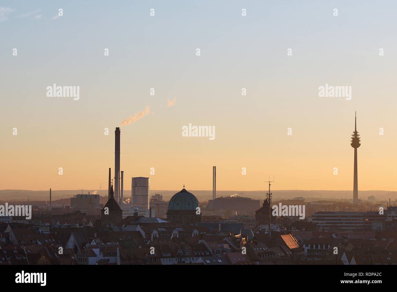 Panorama d'hiver de Nuremberg au coucher du soleil, Allemagne Banque D'Images
