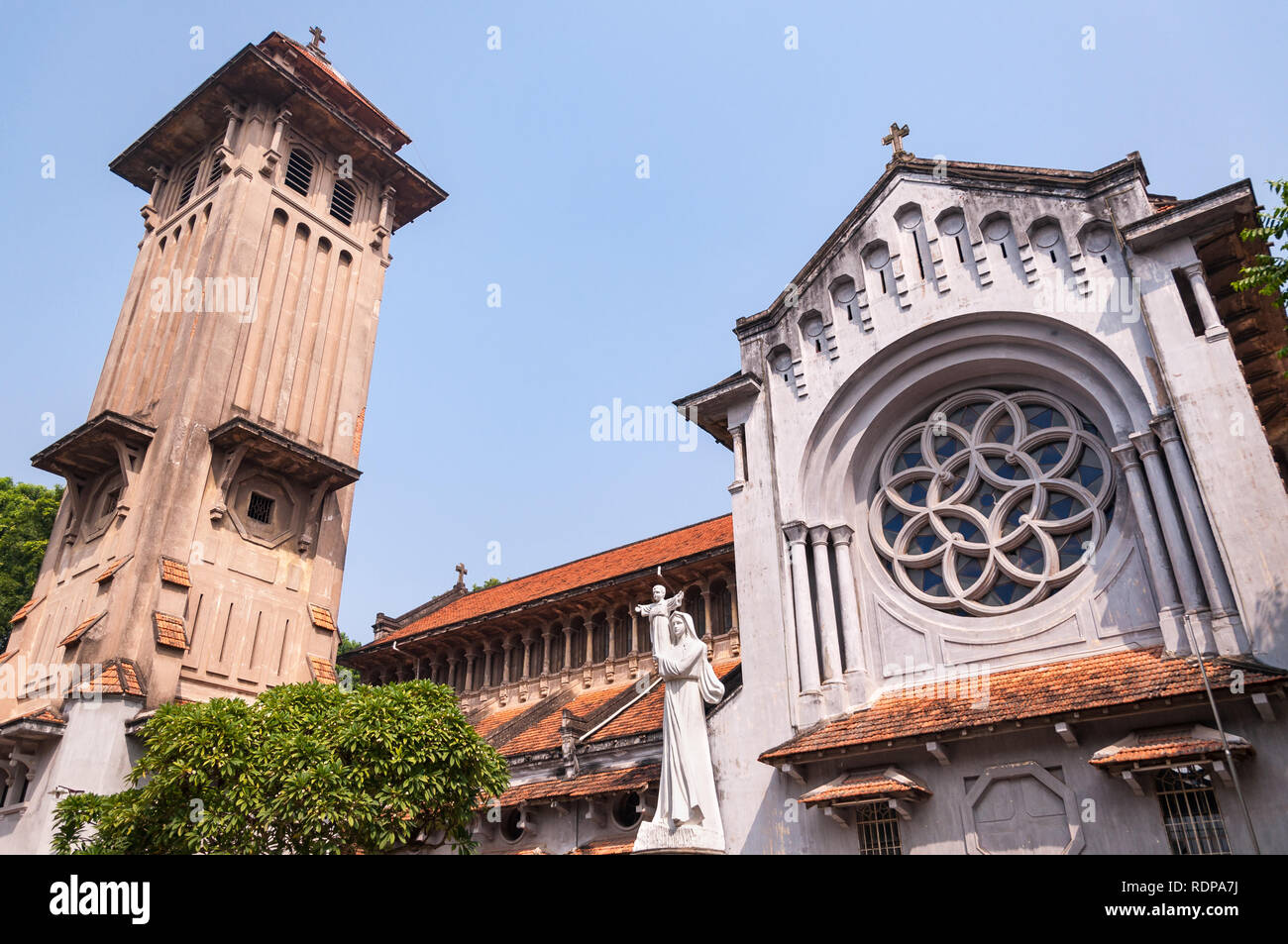 fa-ade-sud-de-l-glise-cua-bac-vietnamien-nh-th-c-a-b-c-avec-la