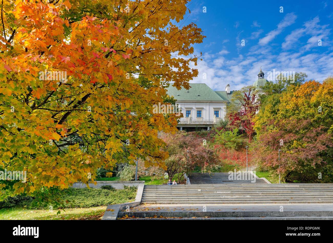 La province de Mazovie, VARSOVIE / Pologne - 11 octobre 2018 : Château Ujazdow, Centre d'art contemporain, vue formulaire Ujazdow Park. Banque D'Images